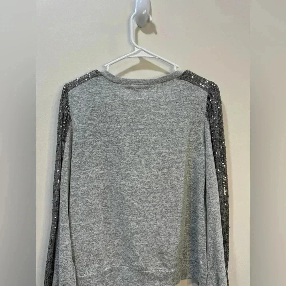Another Reason Long Sleeve V Neck Shirt With Dark Gray Sequins Sleeve Size L - Picture 11 of 13